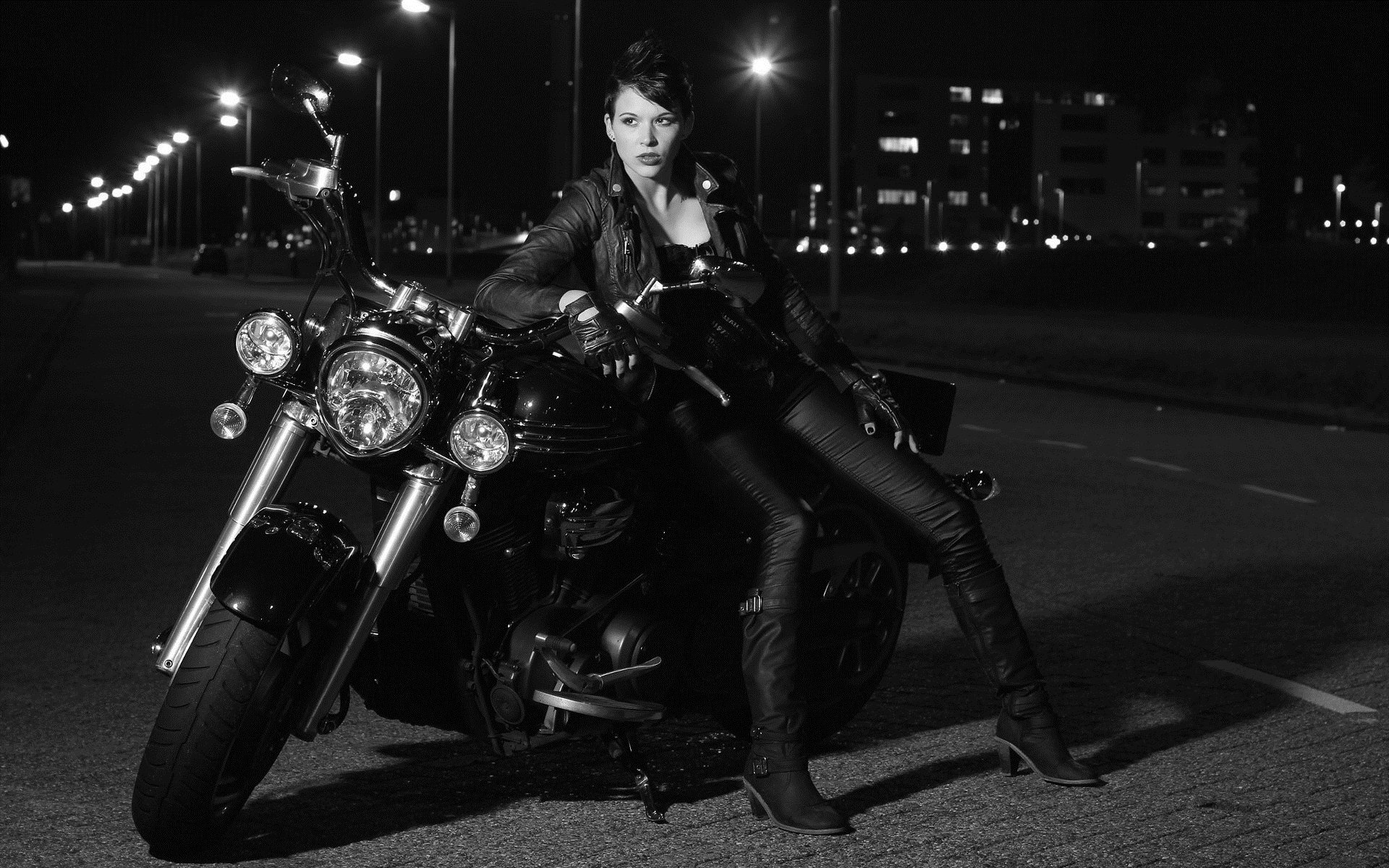 Photo Beautiful girls and motorcycles in Shymkent