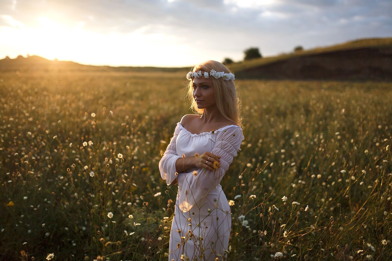 Girls in Slavic costumes in Shymkent