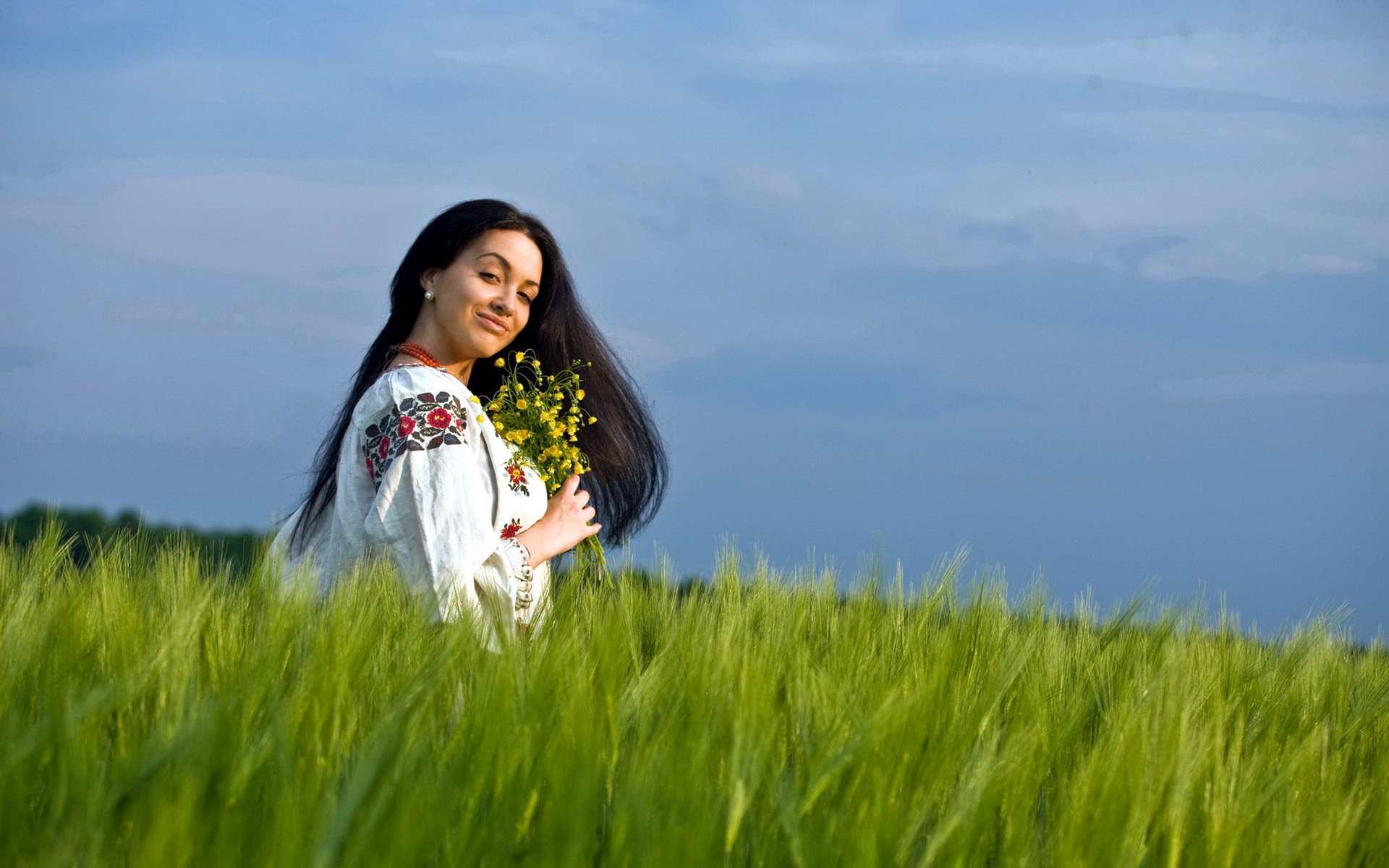 Girls in Slavic costumes in Shymkent